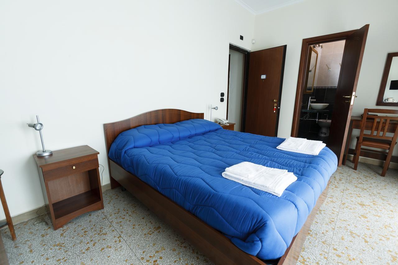 Villa Emilia Поцуоли Стая снимка